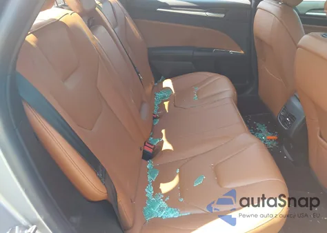 2020 Ford Fusion Plug-In Hybrid Titanium z USA, uszkodzony, nr VIN 3FA6P0SU9LR142377